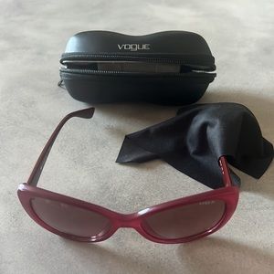 VOGUE: sunglasses